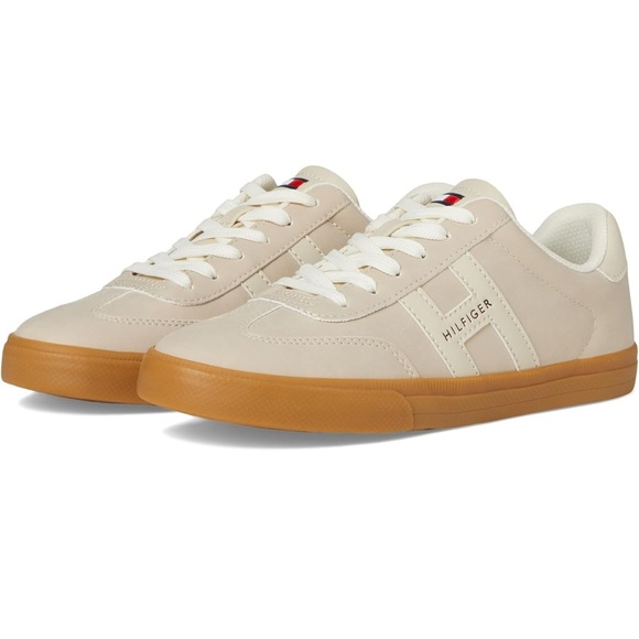Tommy Hilfiger Women's Lexeih Sneaker Color Light Grey Multi, Size 9.5 - Picture 1 of 16